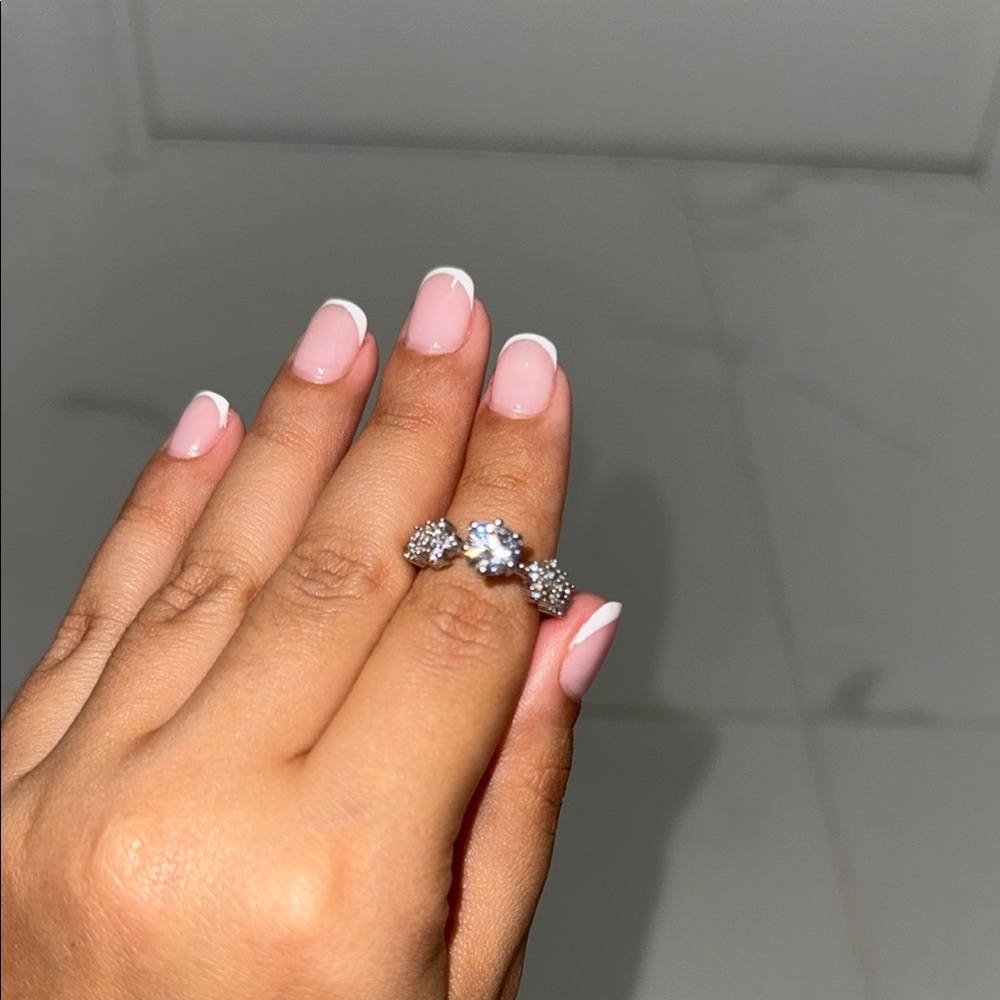 Elegant Silver Floral Ring